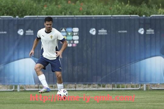 球盟会官网-英超球衣上出现中文元素的历史与现状